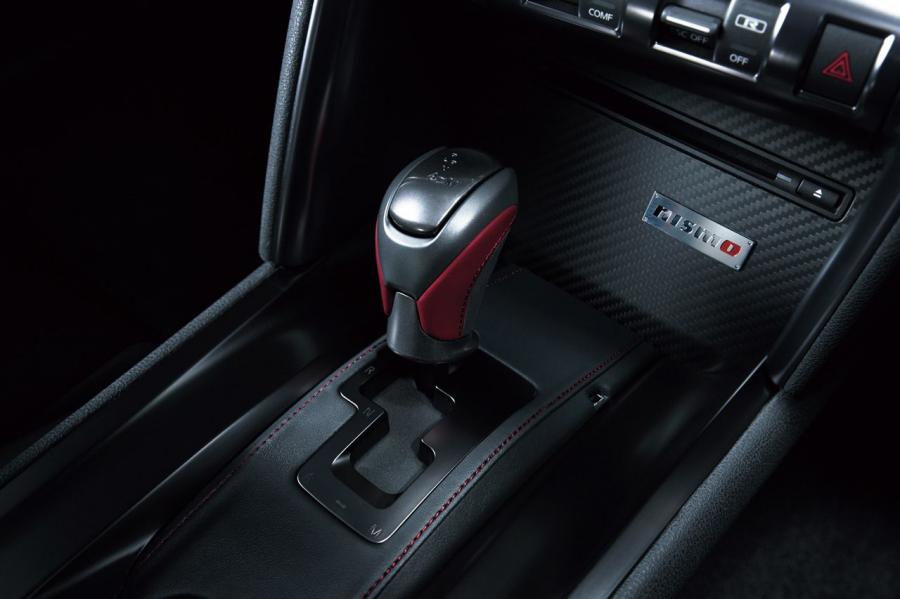  Nissan GT-R Nismo 2015 года  (фото 2 из 14)